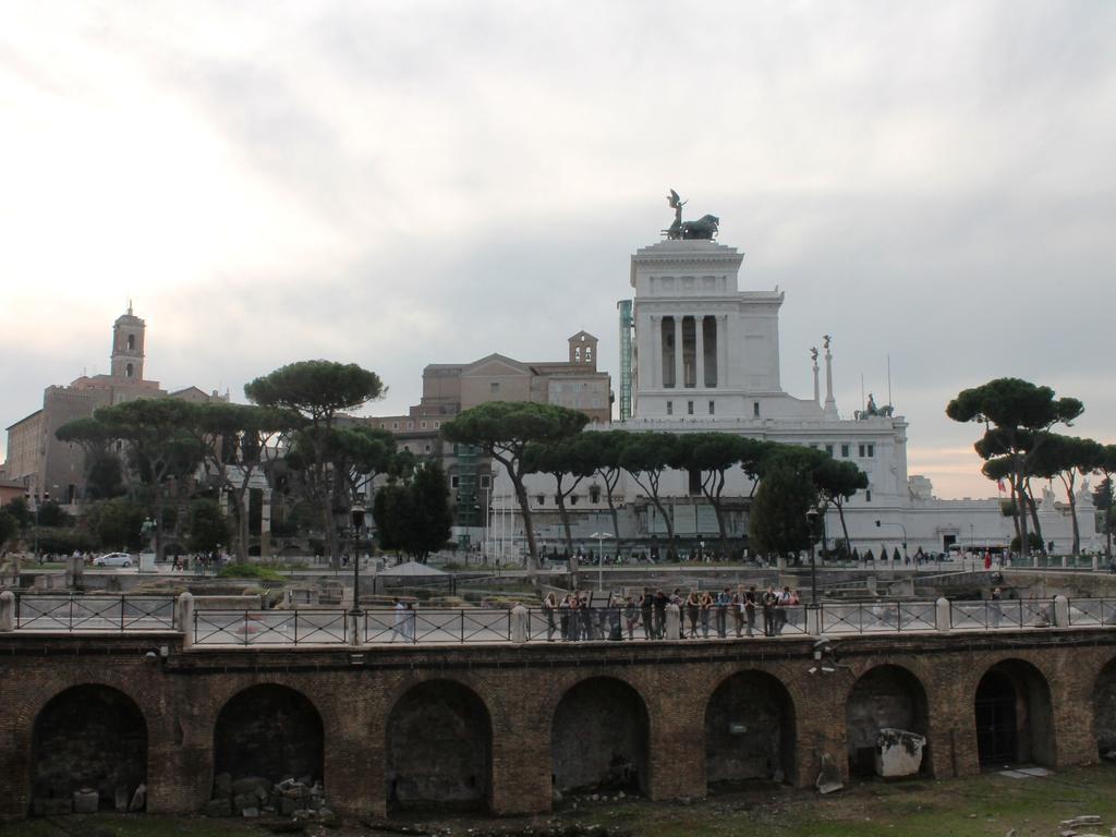 Roman Forum Holiday Fori ห้อง รูปภาพ