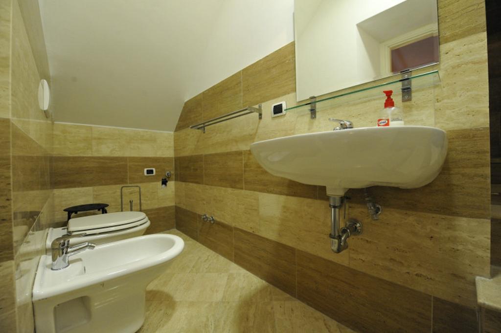 Hella Ibernesi 23 Fori Imperiali Inn, New Gestion! โรม ห้อง รูปภาพ